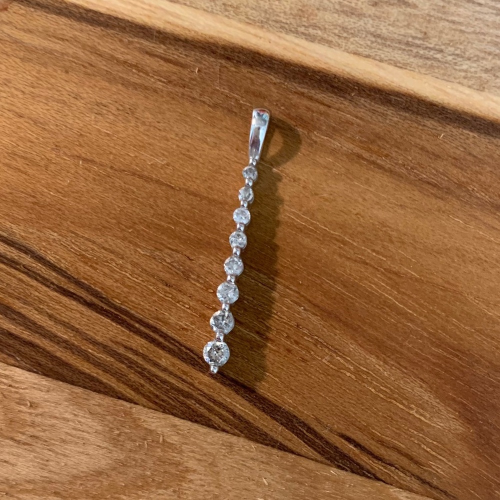 Diamond pendant 1/4 carat in 14k white gold